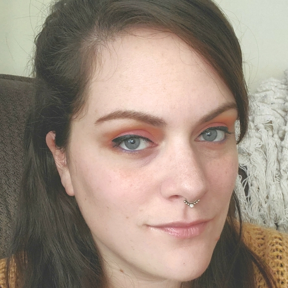 Meet your Posher, Ash - Picture 1 of 2